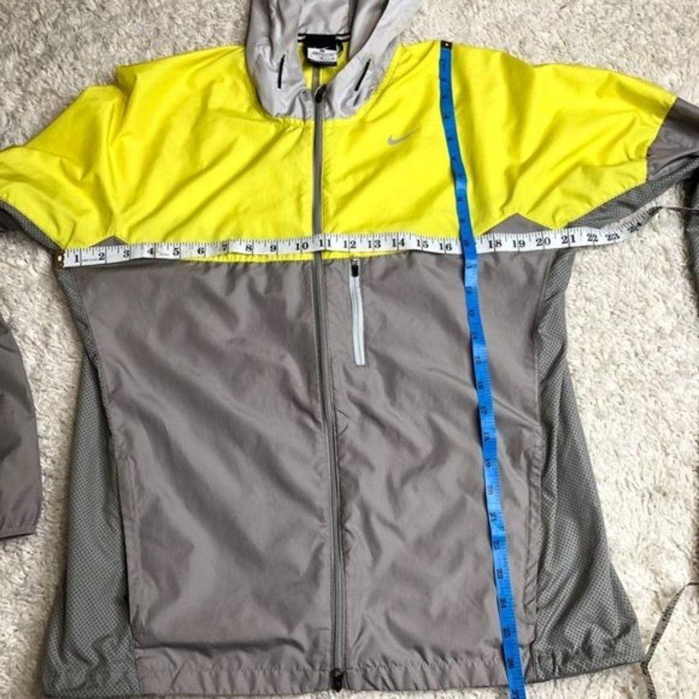 Nike medium lightweight running jacket shell full zip - Picture 7 of 11